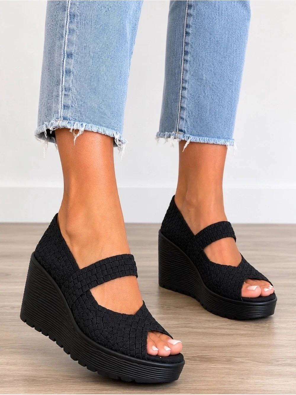 Skechers Black Woven Elastic Wedge Sandals 8.5 peep toe memory foam stretch